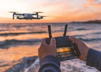 โดรนติดกล้อง ถ่ายรูป/วีดีโอ (Drone) ยี่ห้อไหนดี