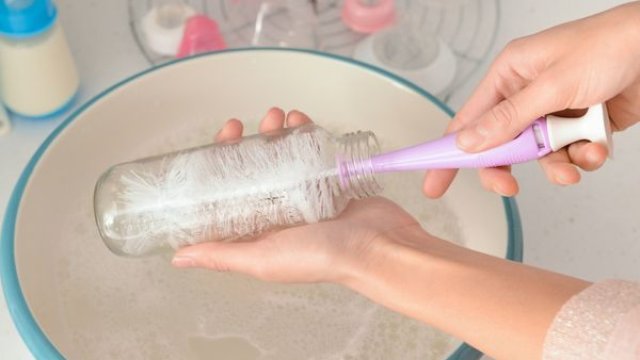 ล้างขวดนม และคว่ำขวดนม